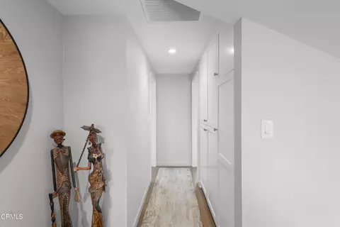 Entry Way - 2230 Jamestown Ln, Oxnard, CA 93035 photo 4 of 4