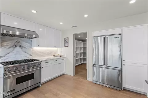 Kitchen - 2230 Jamestown Ln, Oxnard, CA 93035 photo 5 of 5