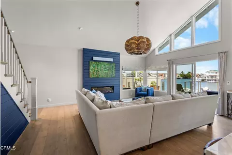 Living - 2230 Jamestown Ln, Oxnard, CA 93035 photo 2 of 4