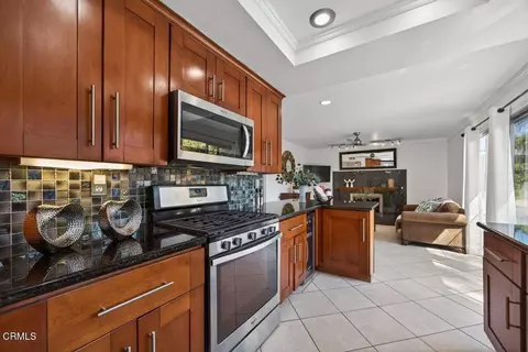 Kitchen - 2052 Glenbrook Ave, Camarillo, CA 93010 photo 2 of 2