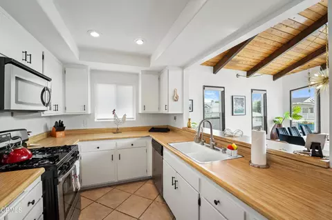 Kitchen - 333 Melrose Dr, Oxnard, CA 93035 photo 2 of 6