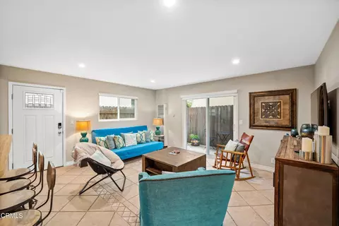 Living - 333 Melrose Dr, Oxnard, CA 93035 photo 8 of 10