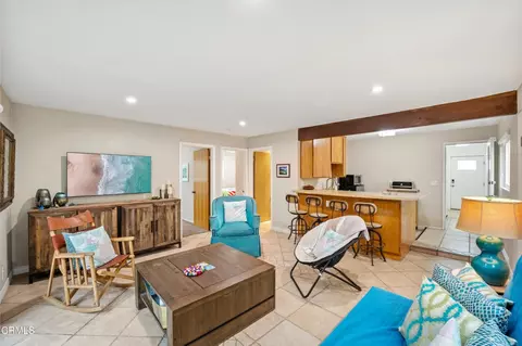Living - 333 Melrose Dr, Oxnard, CA 93035 photo 9 of 10