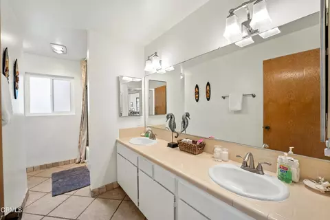 Bath - 333 Melrose Dr, Oxnard, CA 93035 photo 1 of 2