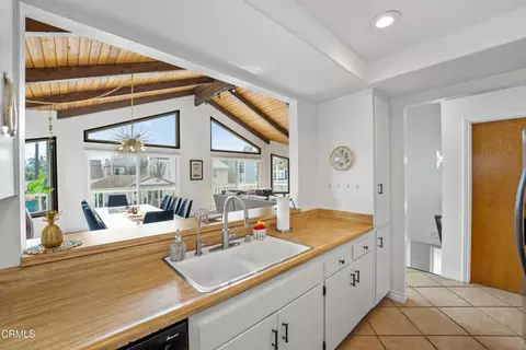 Kitchen - 333 Melrose Dr, Oxnard, CA 93035 photo 1 of 6