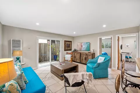 Living - 333 Melrose Dr, Oxnard, CA 93035 photo 7 of 10