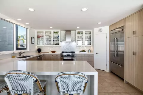 Kitchen - 3281 Ocean Dr, Oxnard, CA 93035 photo 4 of 7