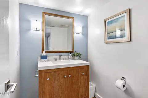 Bath - 3281 Ocean Dr, Oxnard, CA 93035 photo 1 of 8