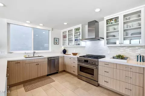 Kitchen - 3281 Ocean Dr, Oxnard, CA 93035 photo 5 of 7