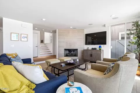 Living - 3281 Ocean Dr, Oxnard, CA 93035 photo 4 of 10