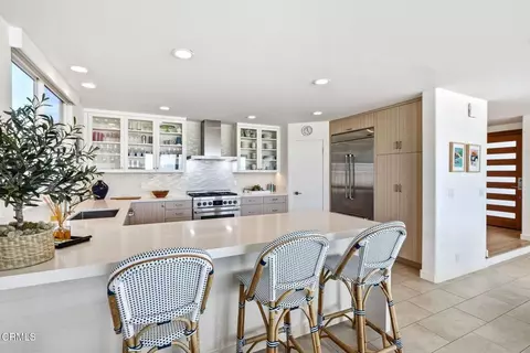 Kitchen - 3281 Ocean Dr, Oxnard, CA 93035 photo 3 of 7