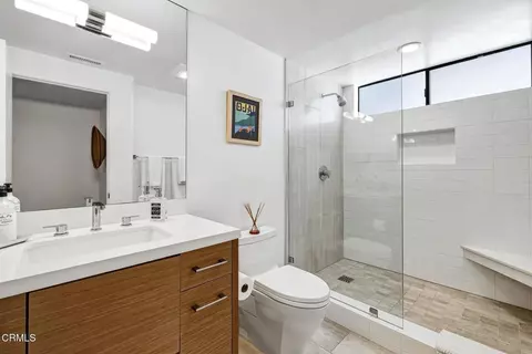 Bath - 3281 Ocean Dr, Oxnard, CA 93035 photo 7 of 8