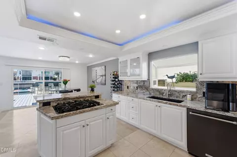 Kitchen - 2355 Peninsula Rd, Oxnard, CA 93035 photo 3 of 4