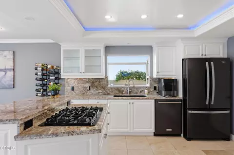 Kitchen - 2355 Peninsula Rd, Oxnard, CA 93035 photo 4 of 4
