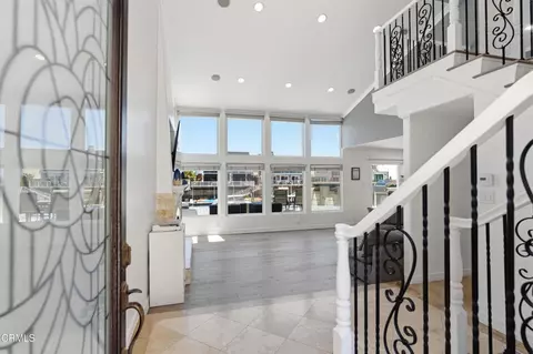 Entry Way - 2355 Peninsula Rd, Oxnard, CA 93035 photo 1 of 2