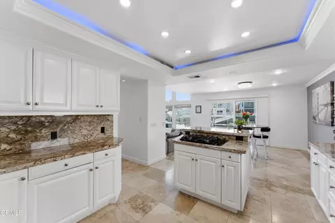 Kitchen - 2355 Peninsula Rd, Oxnard, CA 93035 photo 2 of 4