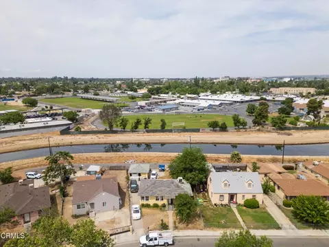 213 T St, Bakersfield, CA 93304