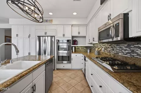 Kitchen - 668 Corte Sol, Camarillo, CA 93010 photo 2 of 3