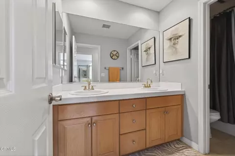 Bath - 668 Corte Sol, Camarillo, CA 93010 photo 4 of 6