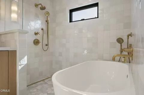 Bath - 5221 Wavecrest Way, Oxnard, CA 93035 photo 2 of 4