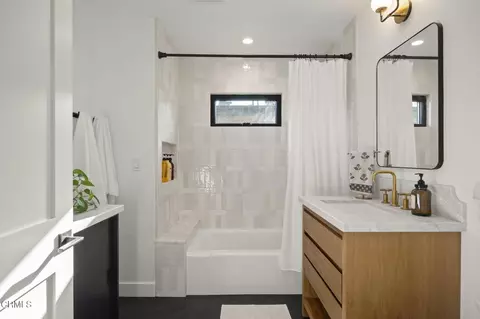 Bath - 5221 Wavecrest Way, Oxnard, CA 93035 photo 4 of 4