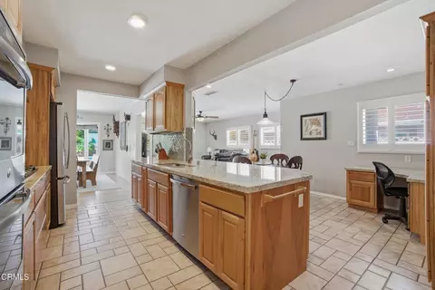 Kitchen - 39 La Suen Dr, Camarillo, CA 93010 photo 4 of 4