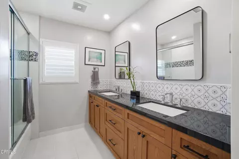 Bath - 39 La Suen Dr, Camarillo, CA 93010 photo 5 of 6
