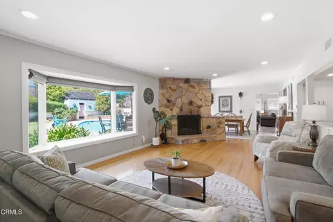 Living - 39 La Suen Dr, Camarillo, CA 93010 photo 5 of 5