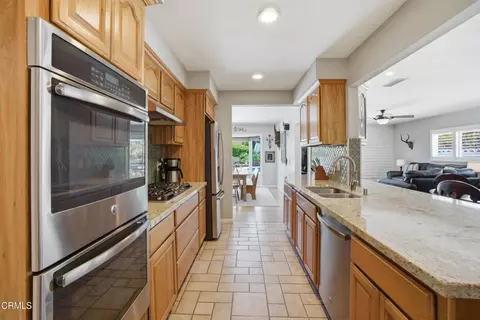 Kitchen - 39 La Suen Dr, Camarillo, CA 93010 photo 3 of 4