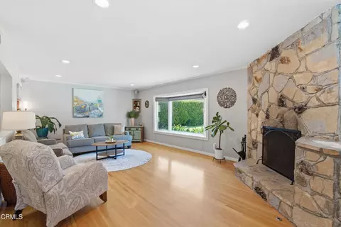 Living - 39 La Suen Dr, Camarillo, CA 93010 photo 2 of 5