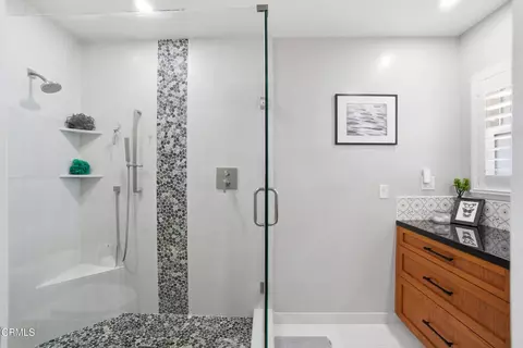 Bath - 39 La Suen Dr, Camarillo, CA 93010 photo 2 of 6