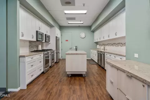 Kitchen - 6091 Irena Ave, Camarillo, CA 93012 photo 5 of 5