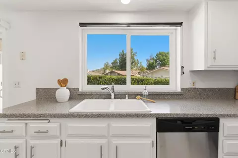Kitchen - 6091 Irena Ave, Camarillo, CA 93012 photo 2 of 5