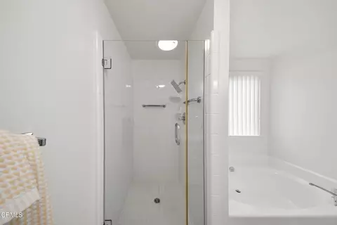 Bath - 6091 Irena Ave, Camarillo, CA 93012 photo 5 of 6