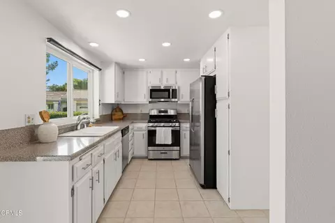 Kitchen - 6091 Irena Ave, Camarillo, CA 93012 photo 1 of 5