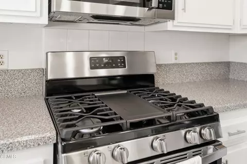 Kitchen - 6091 Irena Ave, Camarillo, CA 93012 photo 4 of 5