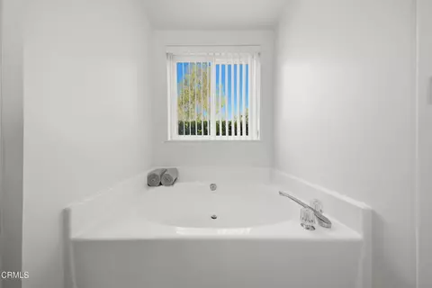Bath - 6091 Irena Ave, Camarillo, CA 93012 photo 6 of 6