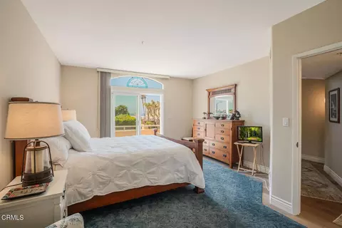 Bedroom - 1130 Mandalay Beach Rd, Oxnard, CA 93035 photo 2 of 5