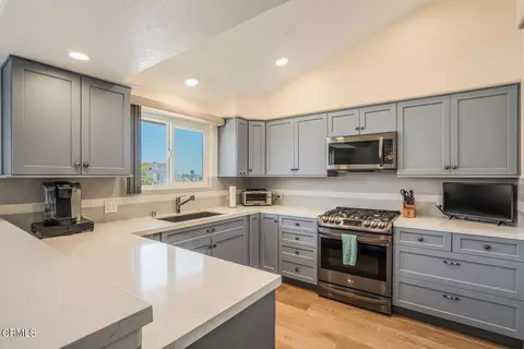 Kitchen - 1130 Mandalay Beach Rd, Oxnard, CA 93035 photo 2 of 3