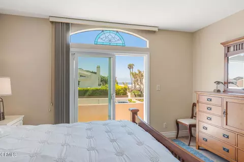 Bedroom - 1130 Mandalay Beach Rd, Oxnard, CA 93035 photo 3 of 5