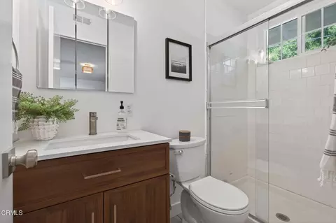Bath - 326 Descanso Ave, Ojai, CA 93023 photo 1 of 4