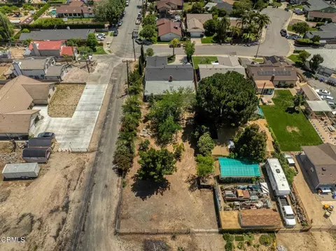 View/Area - 23005 Hilse Ln, Newhall, CA 91321 photo 4 of 6