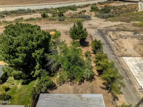 View/Area - 23005 Hilse Ln, Newhall, CA 91321 photo 2 of 6