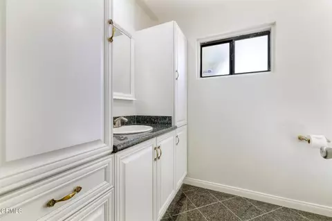 Bath - 23005 Hilse Ln, Newhall, CA 91321 photo 2 of 3