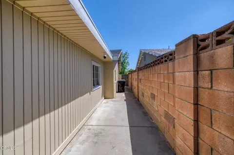 Entry Way - 23005 Hilse Ln, Newhall, CA 91321 photo 2 of 2