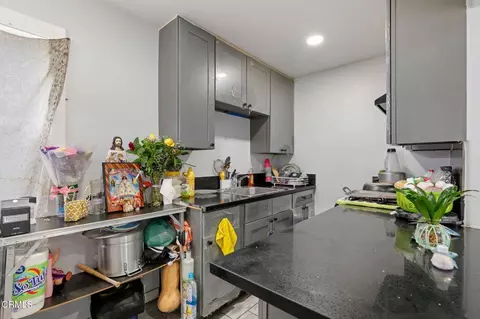 Kitchen - 136 N Garfield Ave, Oxnard, CA 93030 photo 3 of 4