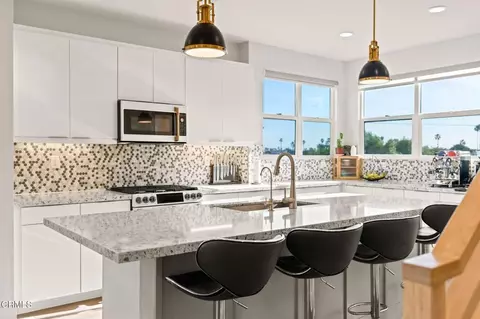 Kitchen - 1068 Canal St, Oxnard, CA 93035 photo 2 of 3