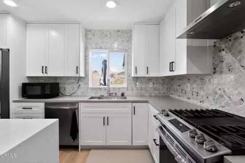 Kitchen - 2377 Fitzgerald Rd, Simi Valley, CA 93065 photo 3 of 6