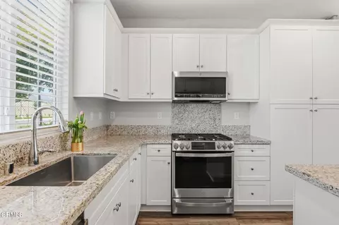 Kitchen - 2072 Harvest Loop, Santa Paula, CA 93060 photo 3 of 3