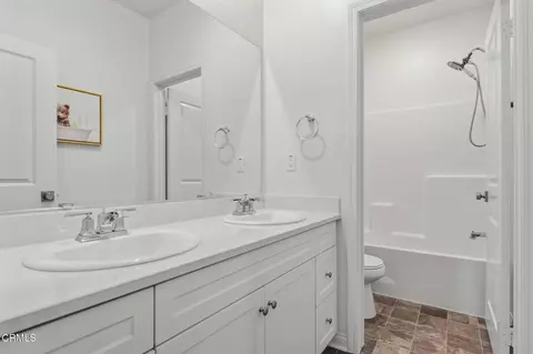 Bath - 2072 Harvest Loop, Santa Paula, CA 93060 photo 2 of 3